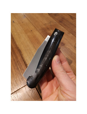 Coltello artigianale da collezione con manico in corno di bue. Prodotto a mano in Italia