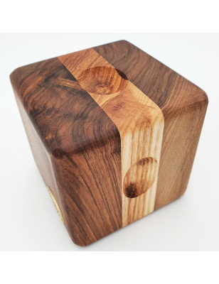 Schiaccianoci artigianale in legno con cubo