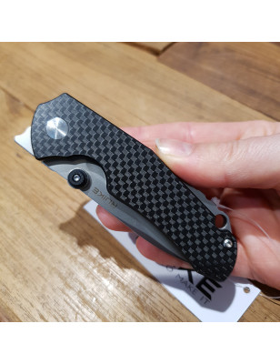 Pocket knife with carbon fiber handle