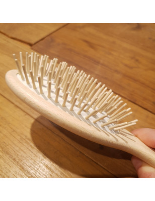 Spazzola ovale in legno per districare e massaggiare i capelli