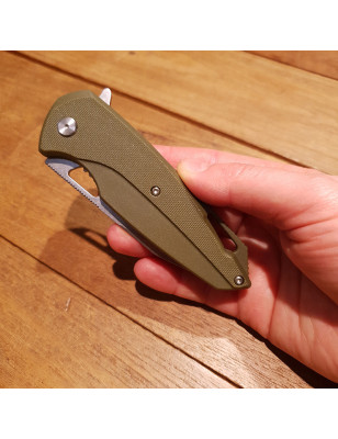 coltello con manico in FRN verde e clip posteriore