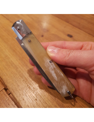 Coltello da collezione artigianale con manico in pregiato corno di bue