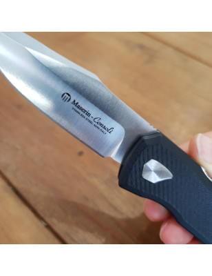 Coltello con manico in G10 nero e clip posteriore