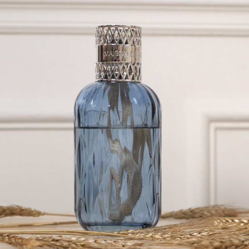 Cofanetto Quintessence blu con ricarica Blé d’Or Lampe Berger Cofanetto Quintessence blu con ricarica Blé d’Or Lampe Berger
