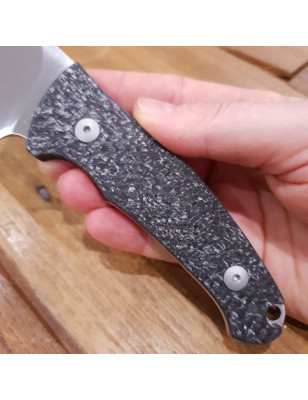 Robusto coltello a lama fissa realizzato a Maniago in Italia
