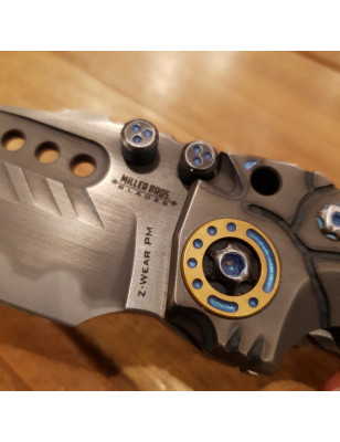 Coltello da collezione realizzato interamente a mano