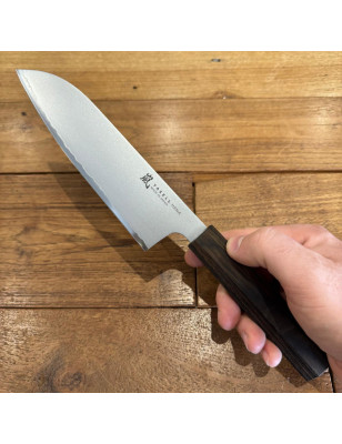 Coltello santoku Yaxell Hana 16 cm