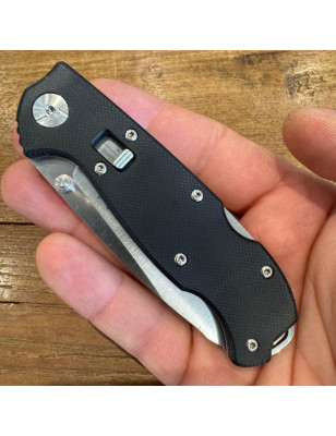 Coltello pieghevole con manico in G10 nero e clip posteriore per cintura