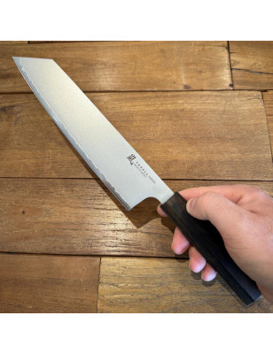 Coltello da cucina con manico in legno di Pakka. Prodotto in Giappone