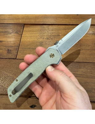 Coltello sportivo con lama in acciaio Magnacut e manico in Micarta verde
