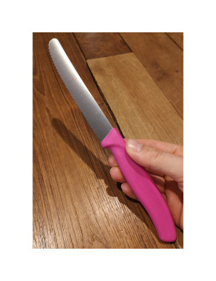 Coltello da tavola seghettato Victorinox rosa punta tonda
