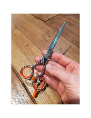 Coltelleria offre affilatura forbici professionali da capelli con ritiro e consegna in tutta Italia